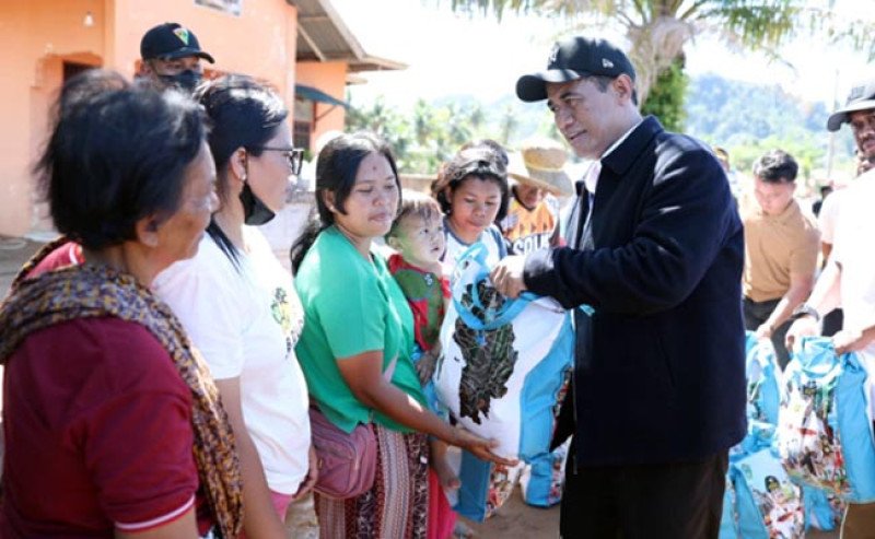 Tinjau Lokasi Bencana, Mentan Pastikan Stok Beras Aman dan Perbaikan Lahan Pertanian
