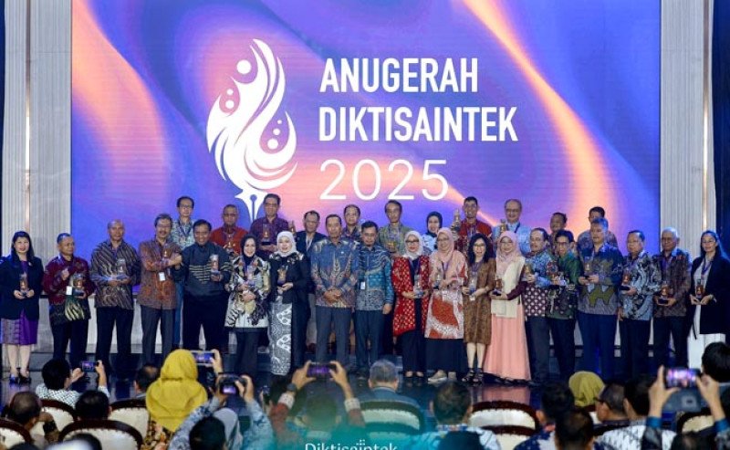 INSTIPER Yogyakarta Raih Bronze Winner Anugerah Data dan Informasi Dikti 2025