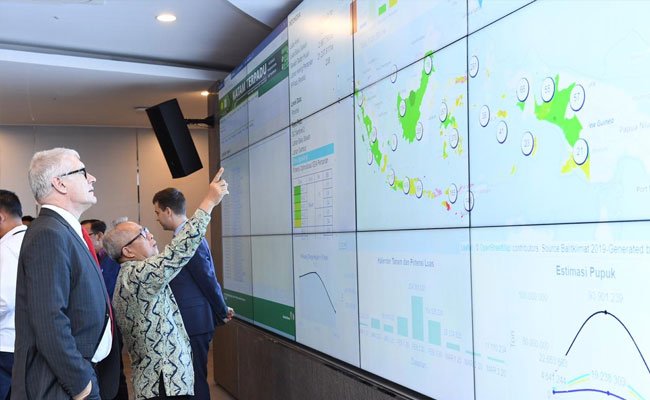 Kunjungi AWR, Direktur Jenderal IRRI Acungi Jempol