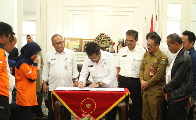 Bantu Masyarakat Lebak Terdampak Banjir,  Mentan SYL Serukan Persaudaraan