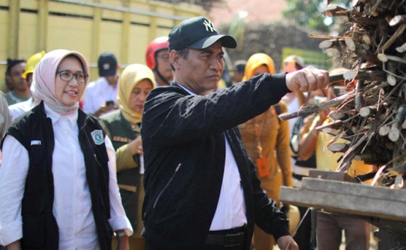 Mentan Amran Cabut Izin Penjual Pupuk Bersubsidi di Atas HET