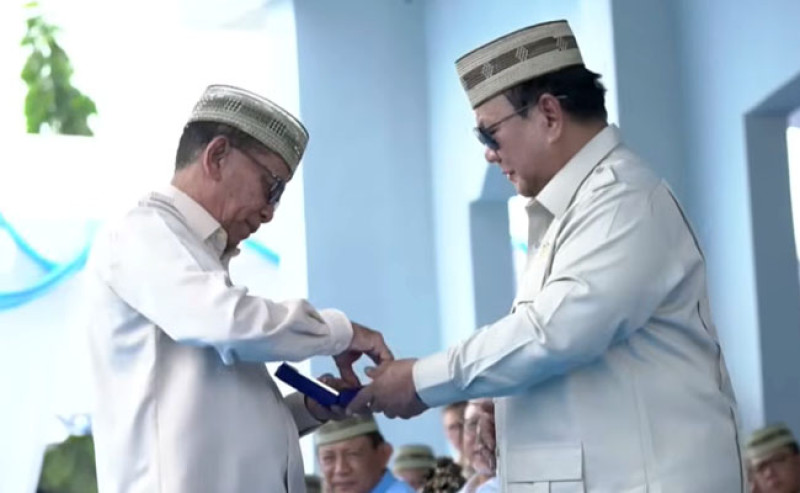 Presiden Prabowo Terima Adi Bakti Tani Nelayan Maha Utama di PENAS XVII Gorontalo 