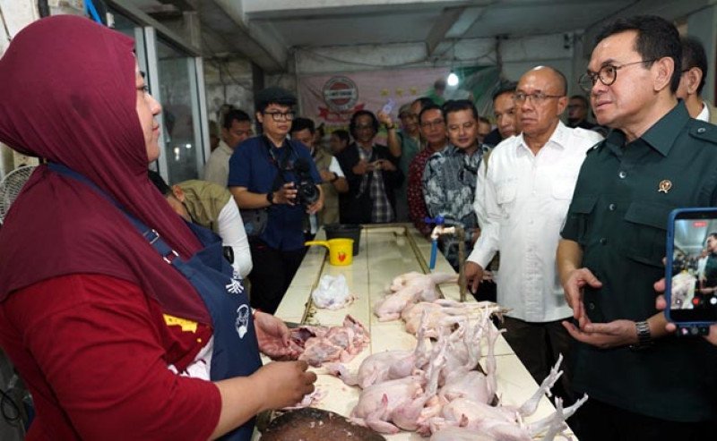 Mendag Busan Pastikan Pasokan Bahan Pokok Aman, Harga Komoditas di Pasar Manis Banyumas Terkendali