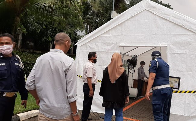 Ministry of Agriculture Prevents the Covid – 19 Spread; Everyone Should Pass the Disinfectant Booth