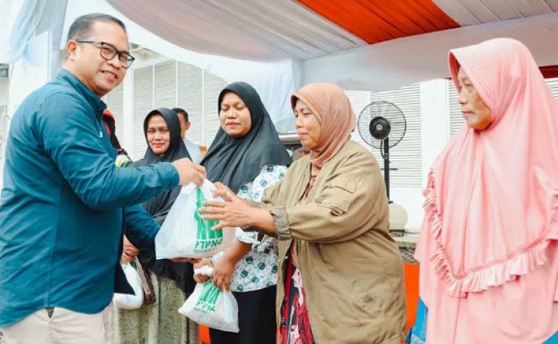 PTPN IV Regional III Salurkan 50 Ton Minyak Goreng dan Gula Murah di Riau