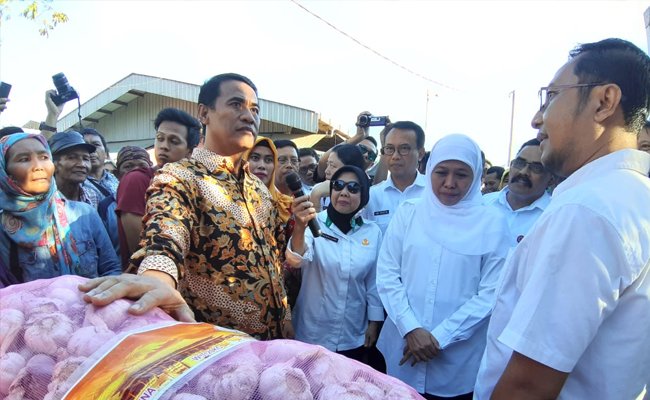 Mentan-Gubernur Jatim Sidak dan OP Bawang Putih Rp 18.000 Per Kg di Pasar Porong Sidoarjo