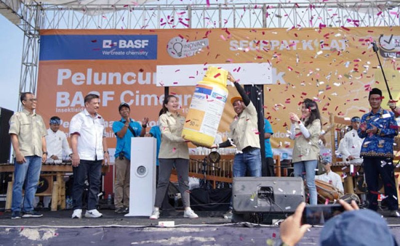BASF Cetak Rekor MURI dengan Permainan Angklung oleh 1000 Petani Indonesia saat Peluncuran Insektisida Baru BASF Cimegra®
