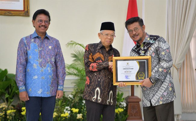 Kementan Raih Penghargaan KIP dari Wapres Sebagai Badan Publik Informatif